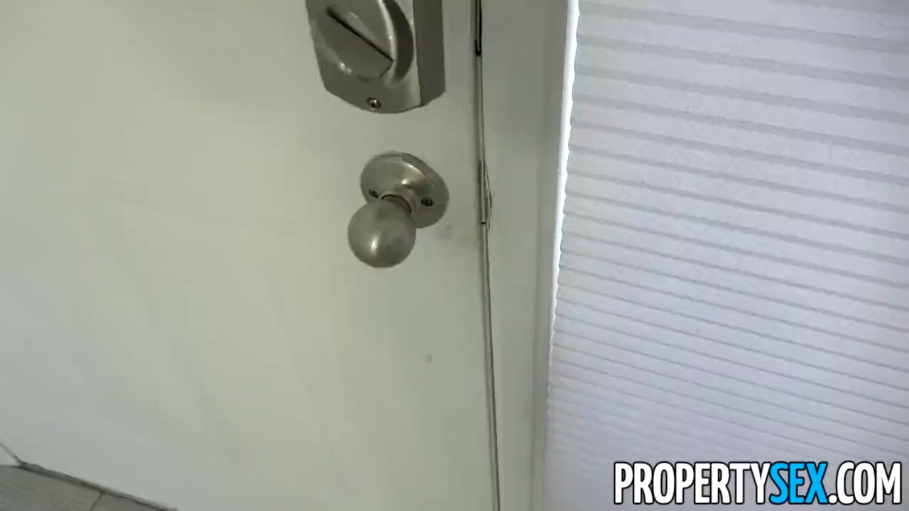 Вместо денег за жильё предложил хозяйке с большими сиськами жёсткий трах своим могучим членом